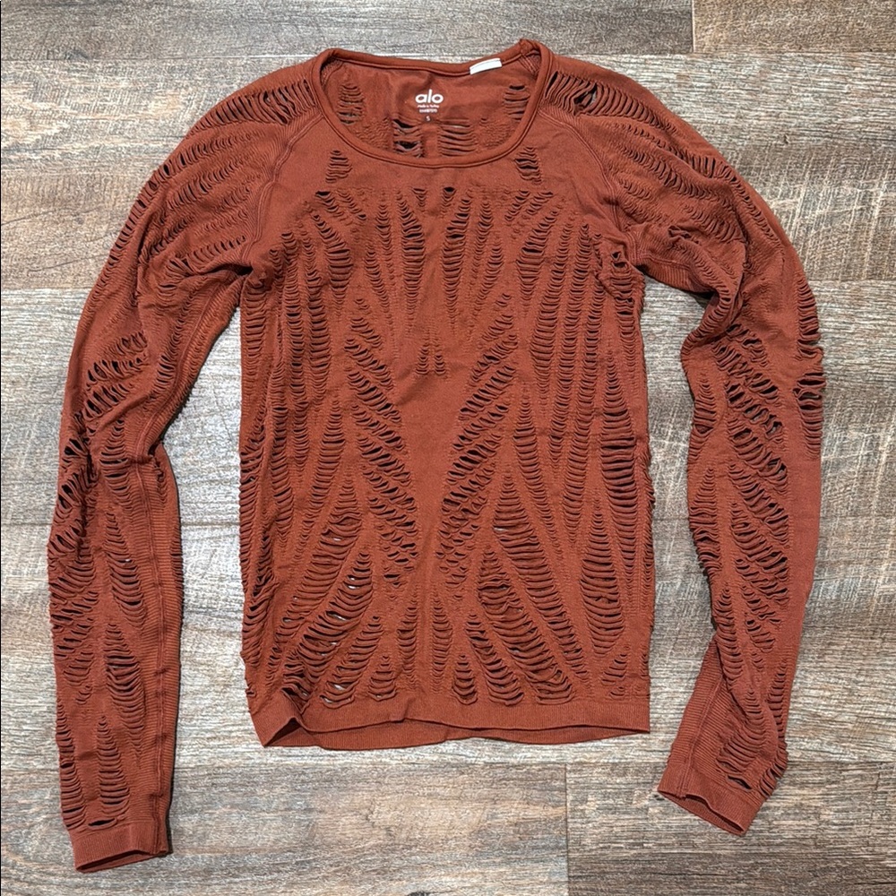 ALOyoga Burnt Orange/Copper Wanderer Long Sleeve Ripped Fitted Shirt size small